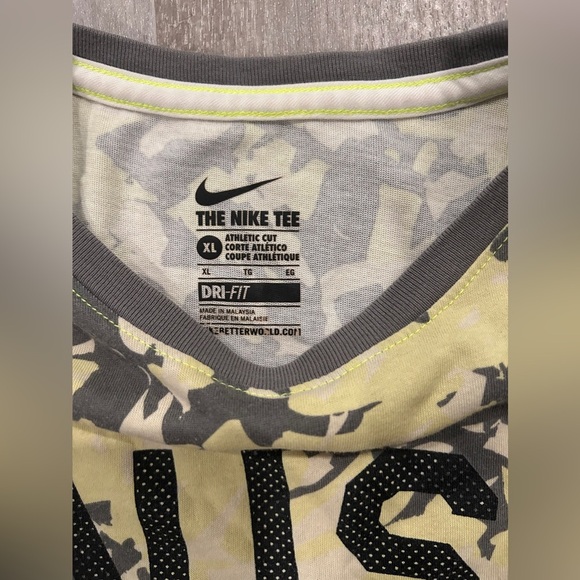 Nike just do it camo shirt size XL boys - Picture 2 of 3